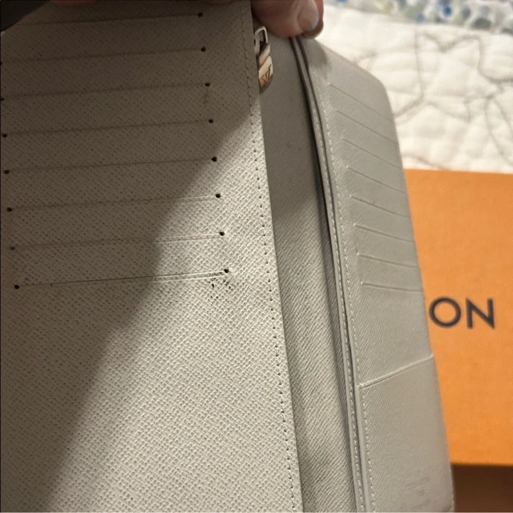 LV Taiga Rama Zipper Wallet-Excellent Condition